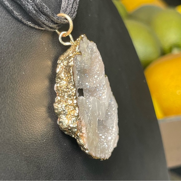 Quartz Geode Stone Pendant Necklace Gold Tone Black Corded Necklace - Picture 9 of 13